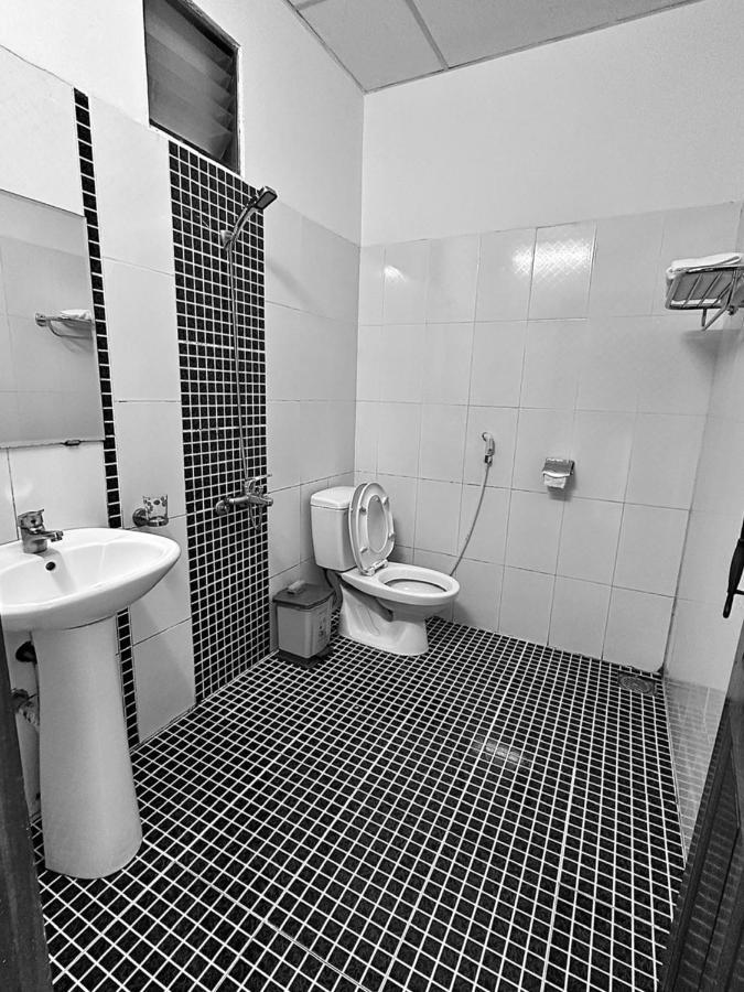 Truc Hoang Ha Hotel Kon Tum Luaran gambar