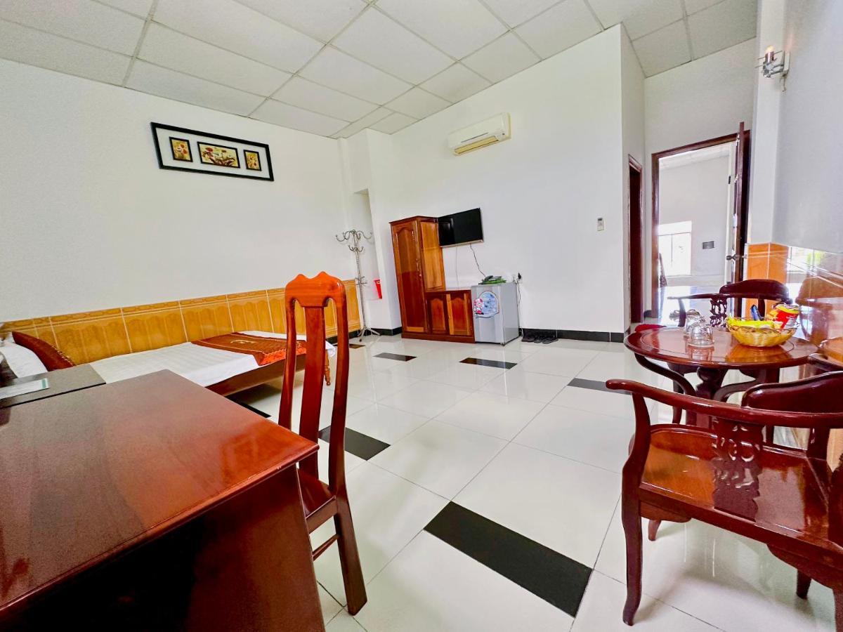 Truc Hoang Ha Hotel Kon Tum Luaran gambar