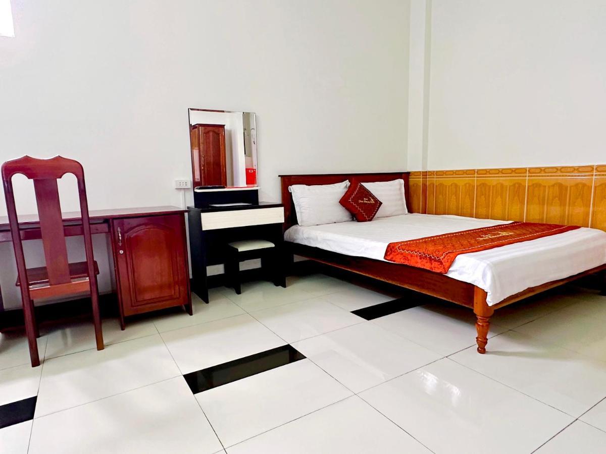 Truc Hoang Ha Hotel Kon Tum Luaran gambar