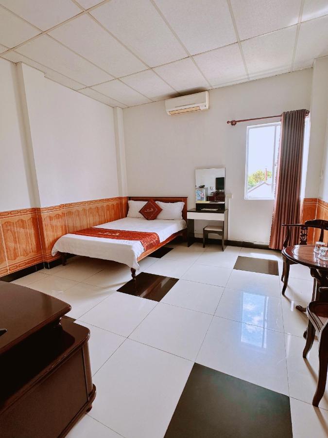 Truc Hoang Ha Hotel Kon Tum Luaran gambar