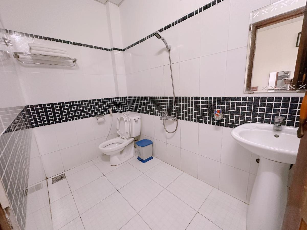 Truc Hoang Ha Hotel Kon Tum Luaran gambar
