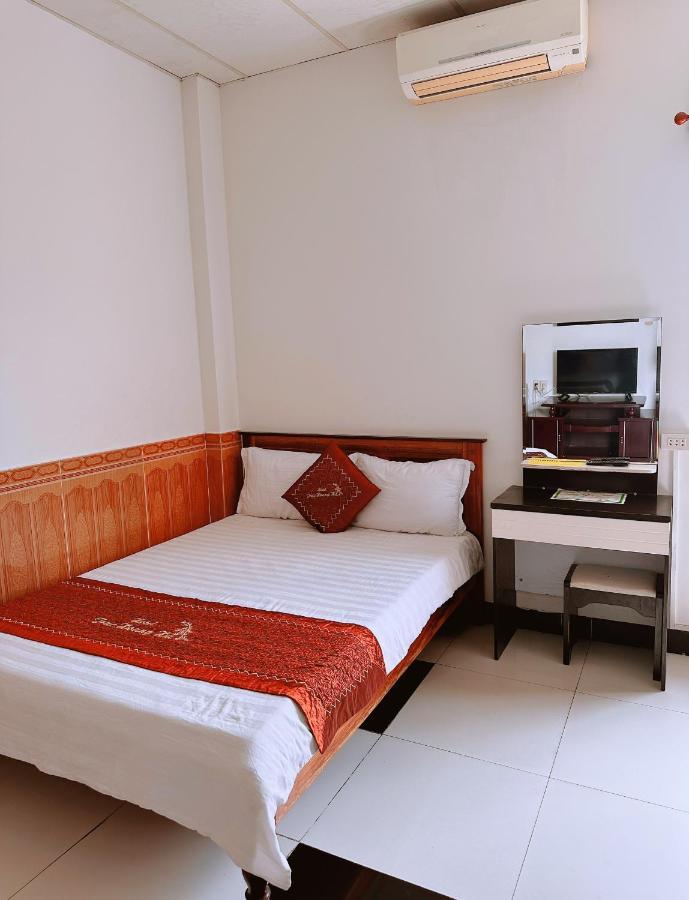Truc Hoang Ha Hotel Kon Tum Luaran gambar