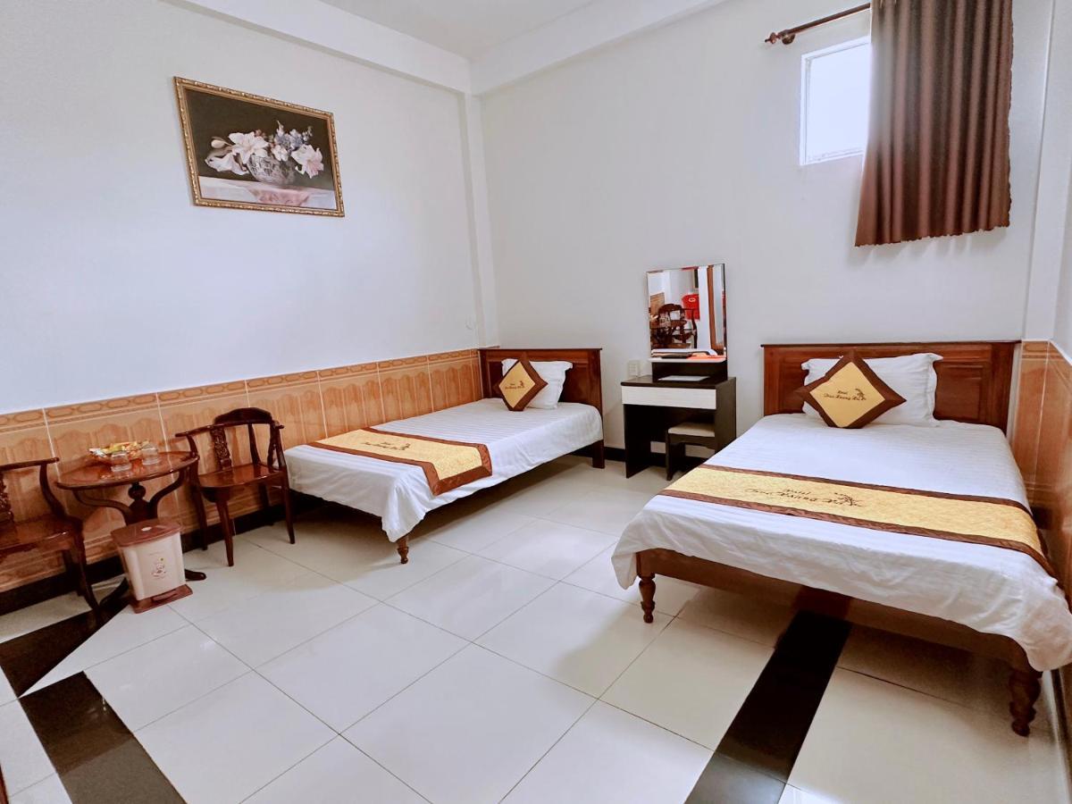 Truc Hoang Ha Hotel Kon Tum Luaran gambar