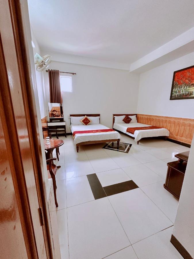 Truc Hoang Ha Hotel Kon Tum Luaran gambar