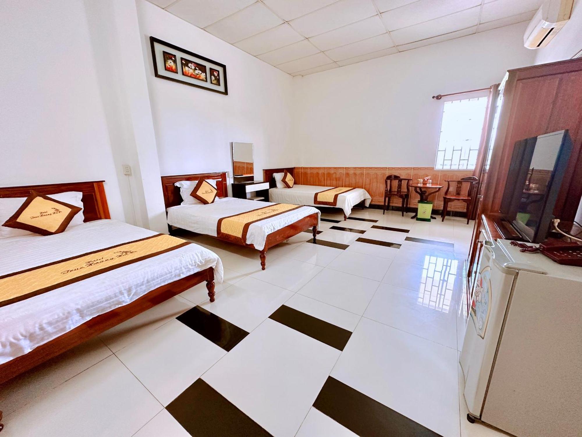 Truc Hoang Ha Hotel Kon Tum Luaran gambar