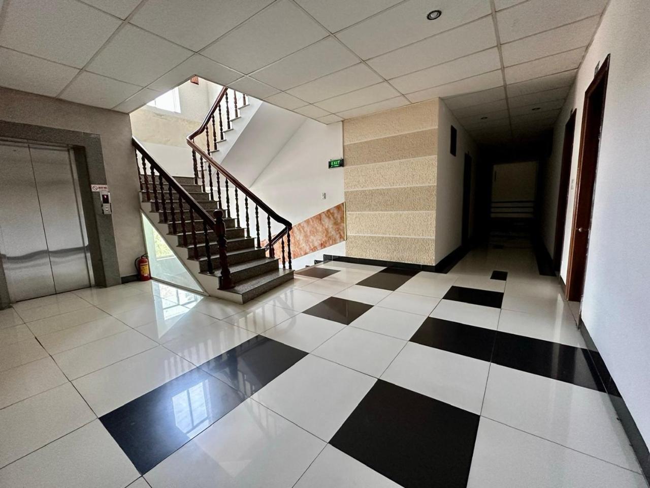 Truc Hoang Ha Hotel Kon Tum Luaran gambar