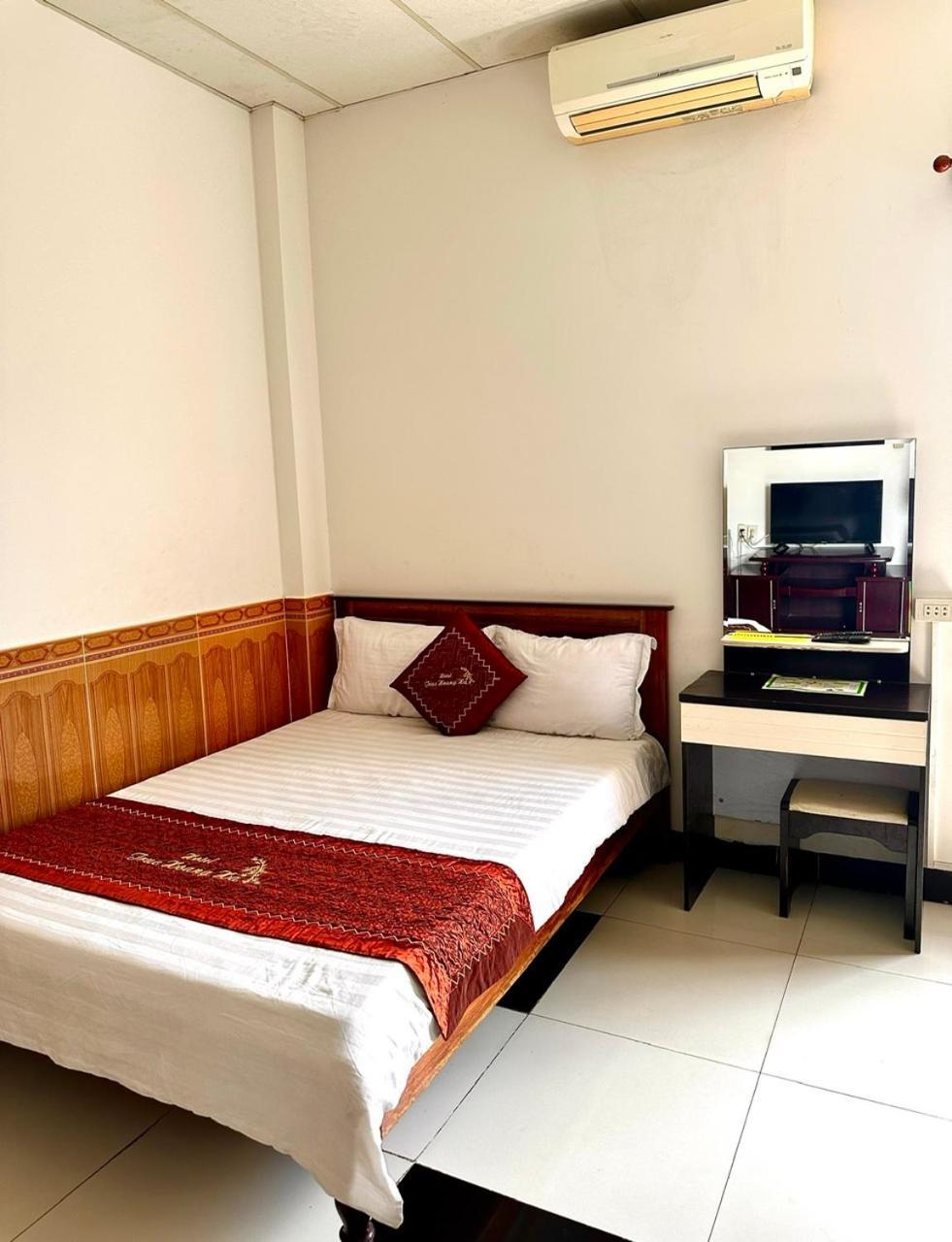 Truc Hoang Ha Hotel Kon Tum Luaran gambar